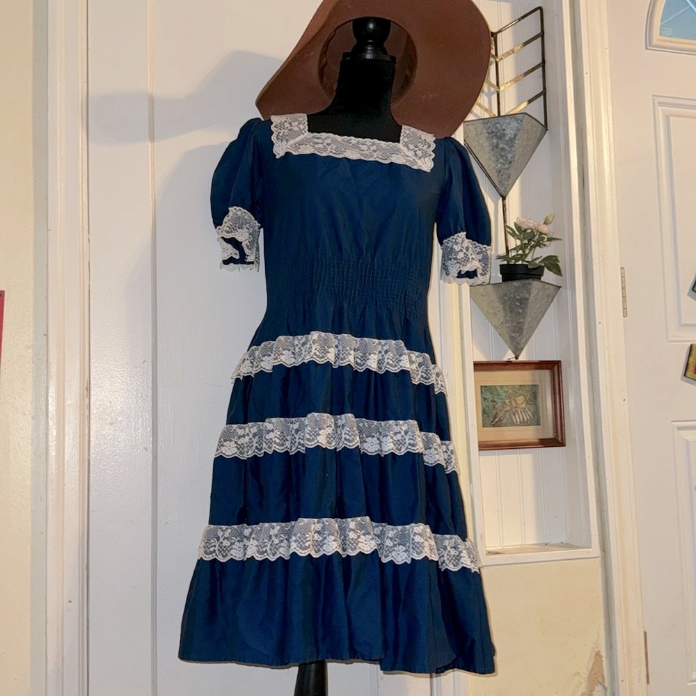 Vintage Square Dance dress! In excellent condition. Navy blue. #squaredance